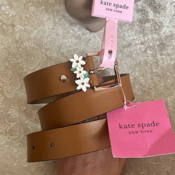 Brand New Kate Spade Genuine Leather Daisy Loop Belt  display picture 2